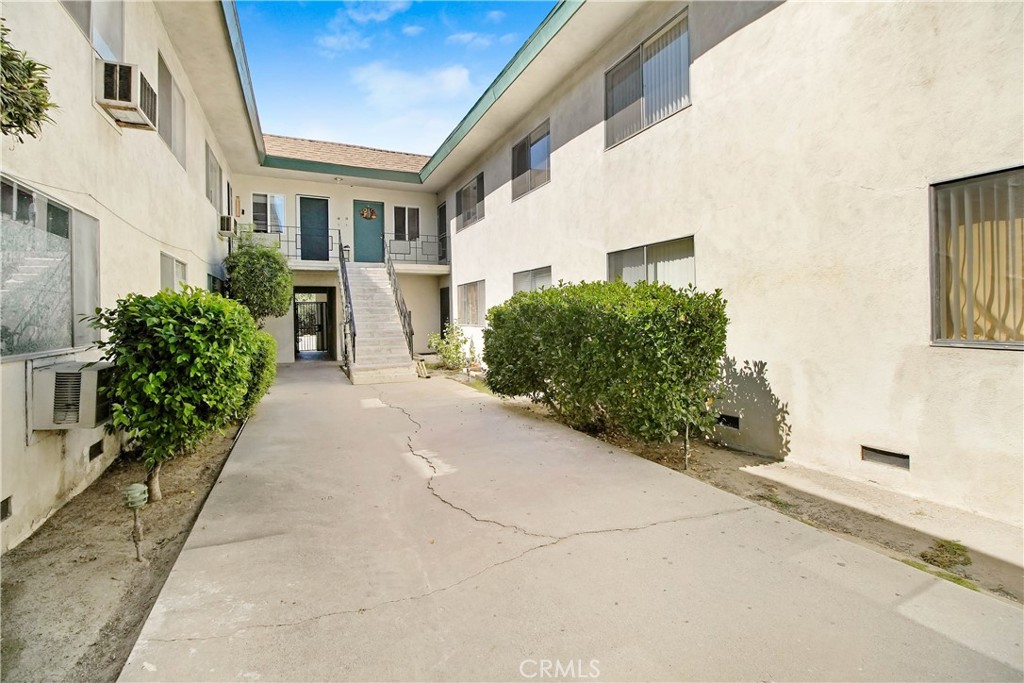 5763 Laurel Canyon Boulevard Property Photo 11