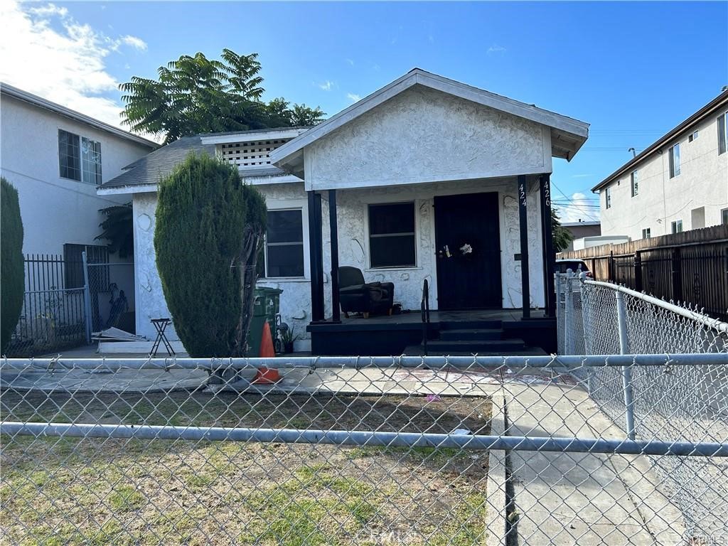 424 E 61st Street Property Photo 1