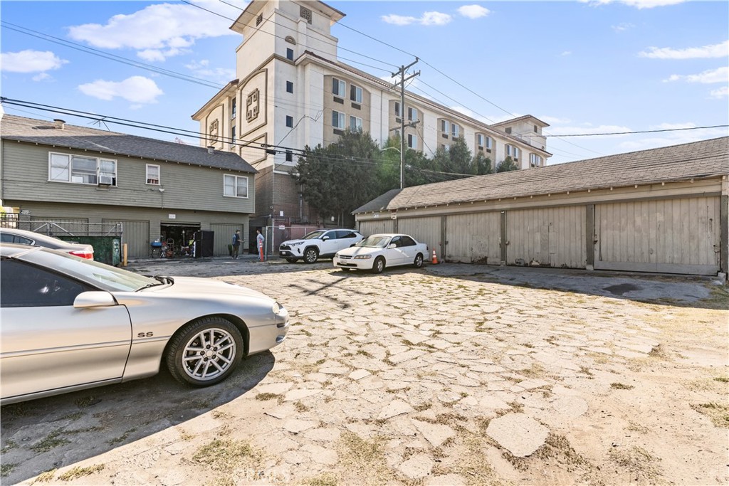 1757 Long Beach Boulevard Property Photo 12