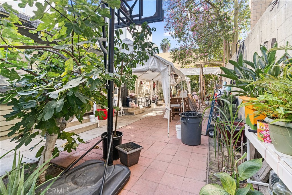1757 Long Beach Boulevard Property Photo 16