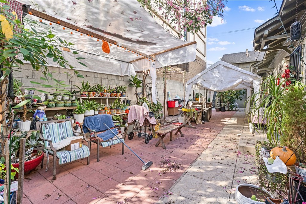 1757 Long Beach Boulevard Property Photo 19