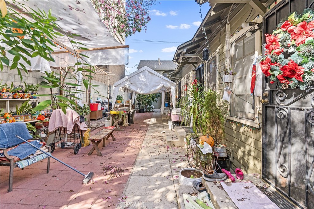1757 Long Beach Boulevard Property Photo 20