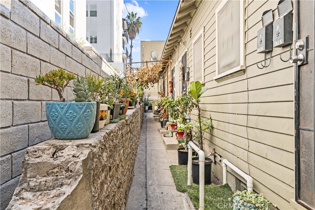 1757 Long Beach Boulevard Property Photo 24