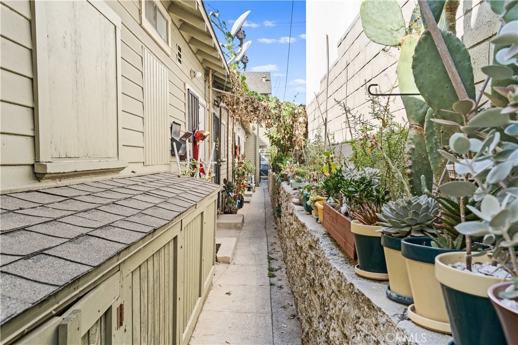 1757 Long Beach Boulevard Property Photo 25
