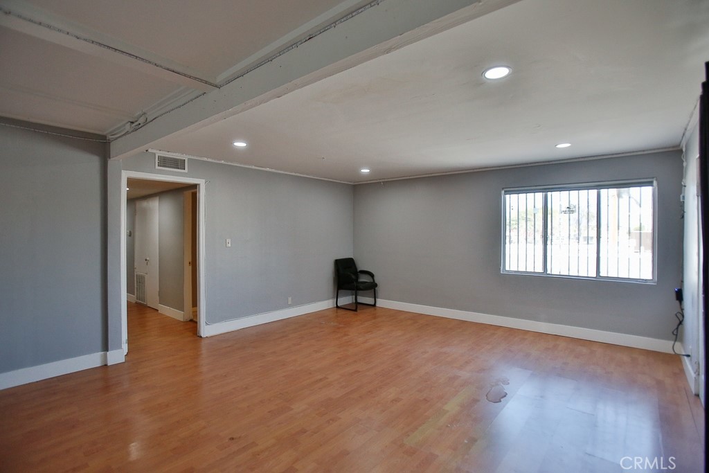 502 W 17th Street Property Photo 5