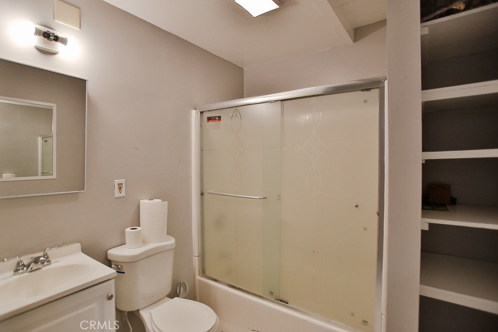 502 W 17th Street Property Photo 7
