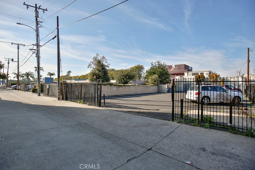 502 W 17th Street Property Photo 23