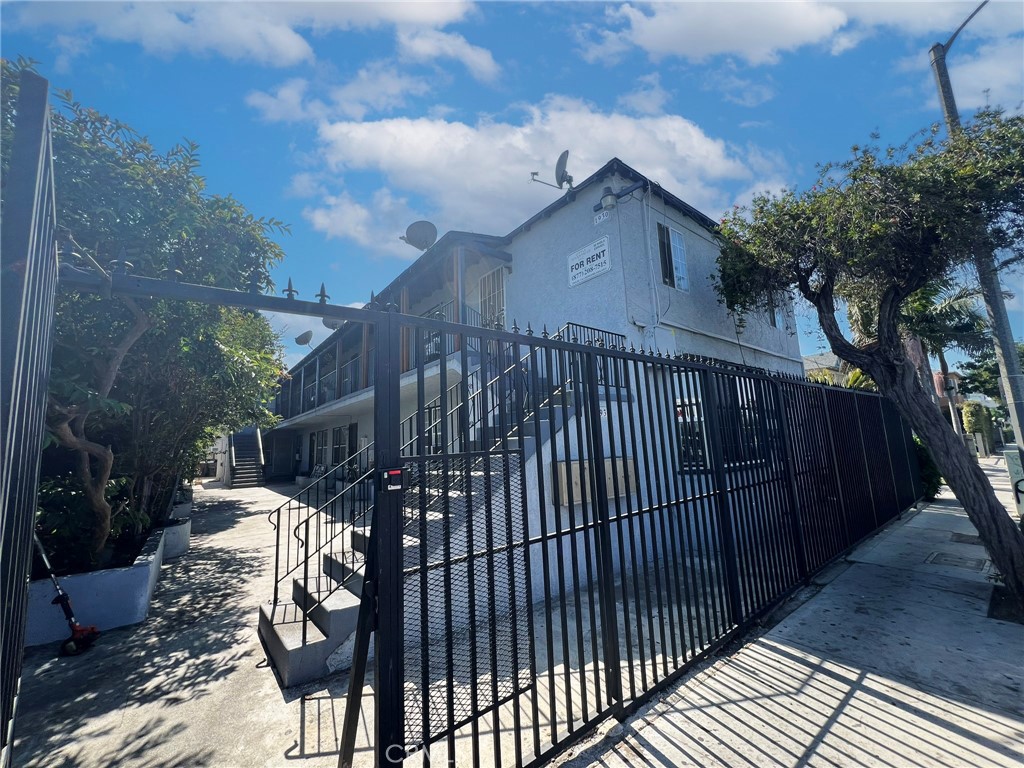 1930 E 7th Street Property Photo 6