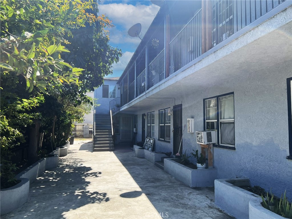 1930 E 7th Street Property Photo 8