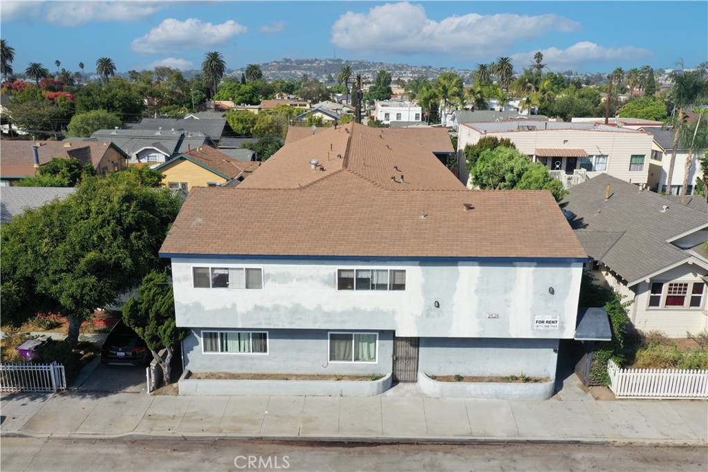 2521 E 7th Street Property Photo 2