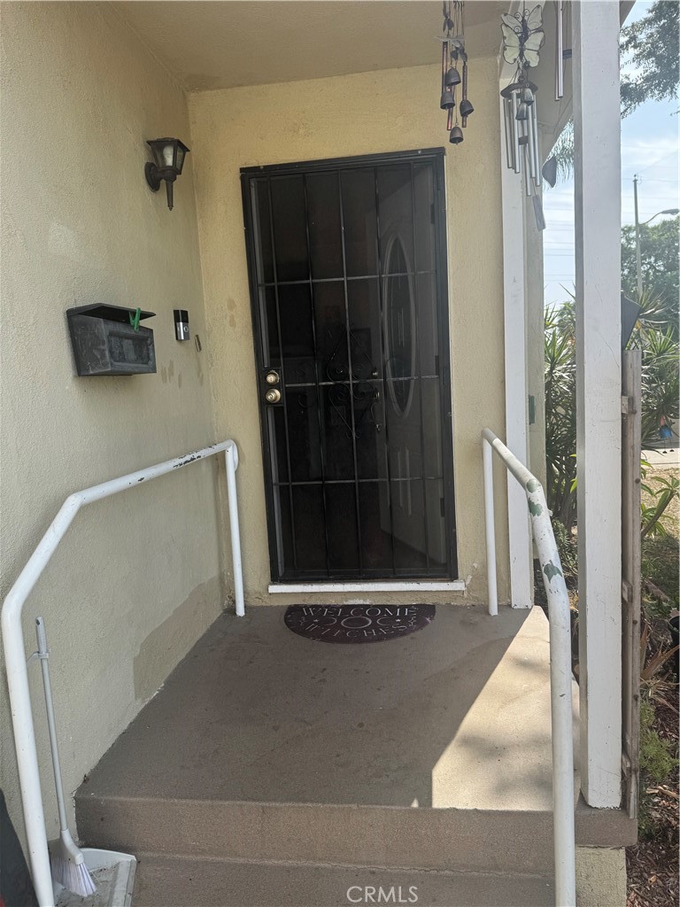 829 E 246th Street Property Photo 2
