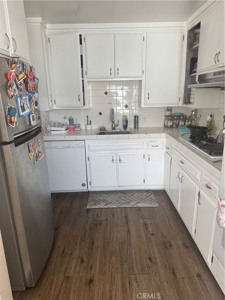 829 E 246th Street Property Photo 15
