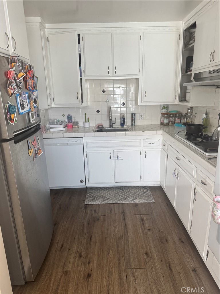 829 E 246th Street Property Photo 16