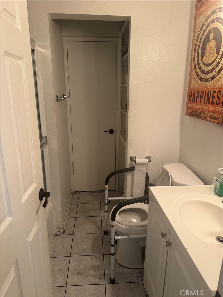 829 E 246th Street Property Photo 33
