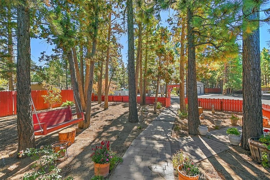 401 E Angeles Boulevard Property Photo 4