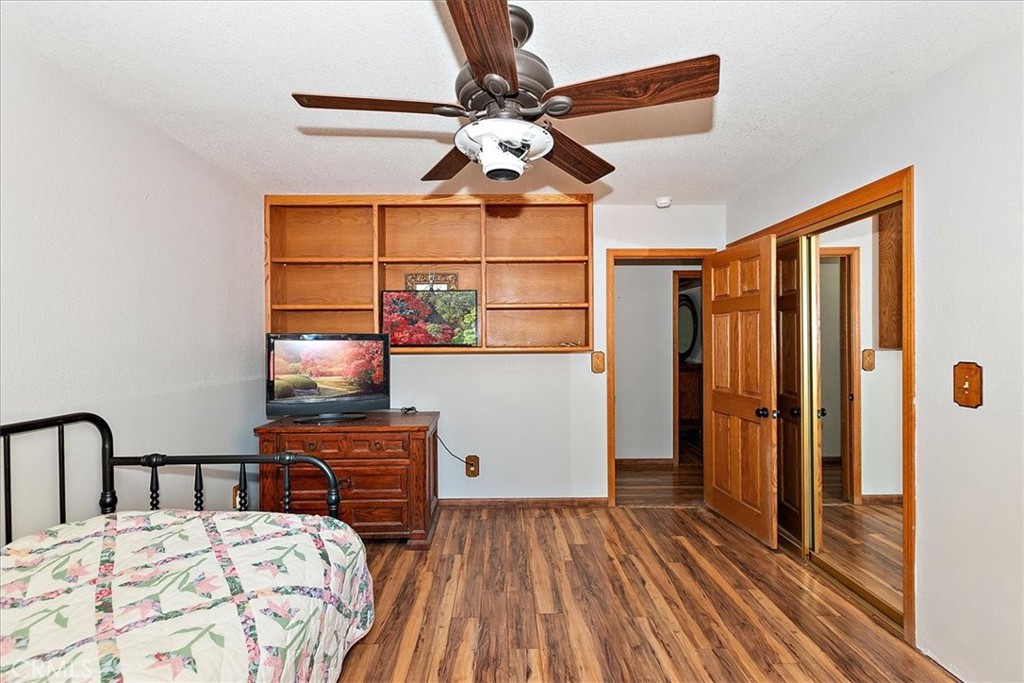 401 E Angeles Boulevard Property Photo 22