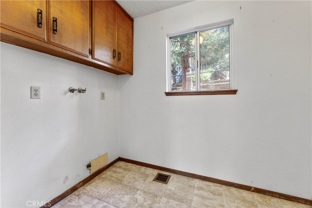 24782 Basel Drive Property Photo 15