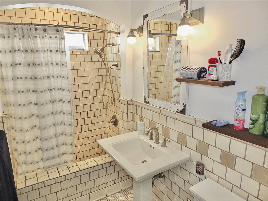 214 Glendora Avenue Property Photo 16