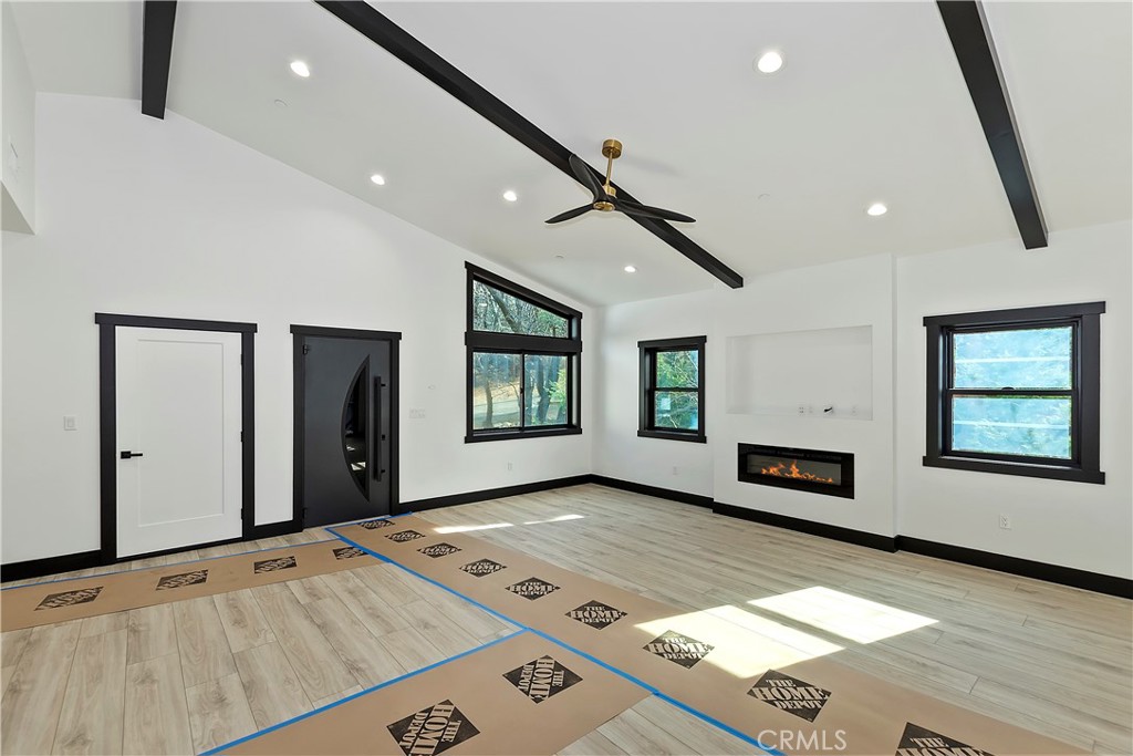 556 Lucerne Drive Property Photo 8