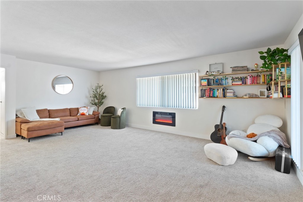 410 N Clark Street D Property Photo 1