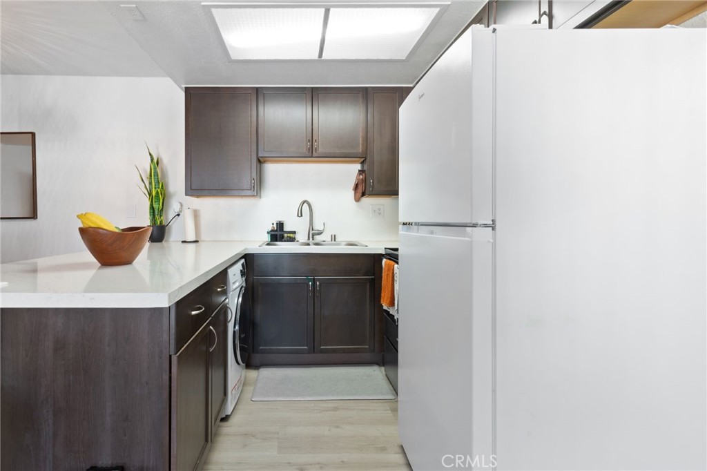 410 N Clark Street D Property Photo 6