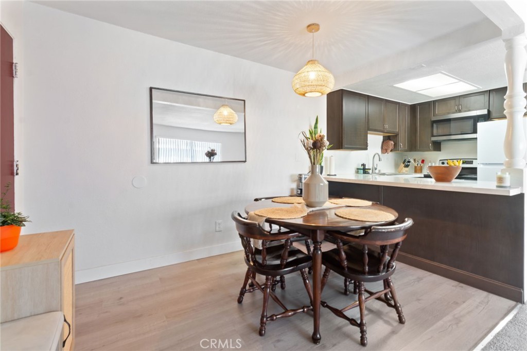 410 N Clark Street D Property Photo 9