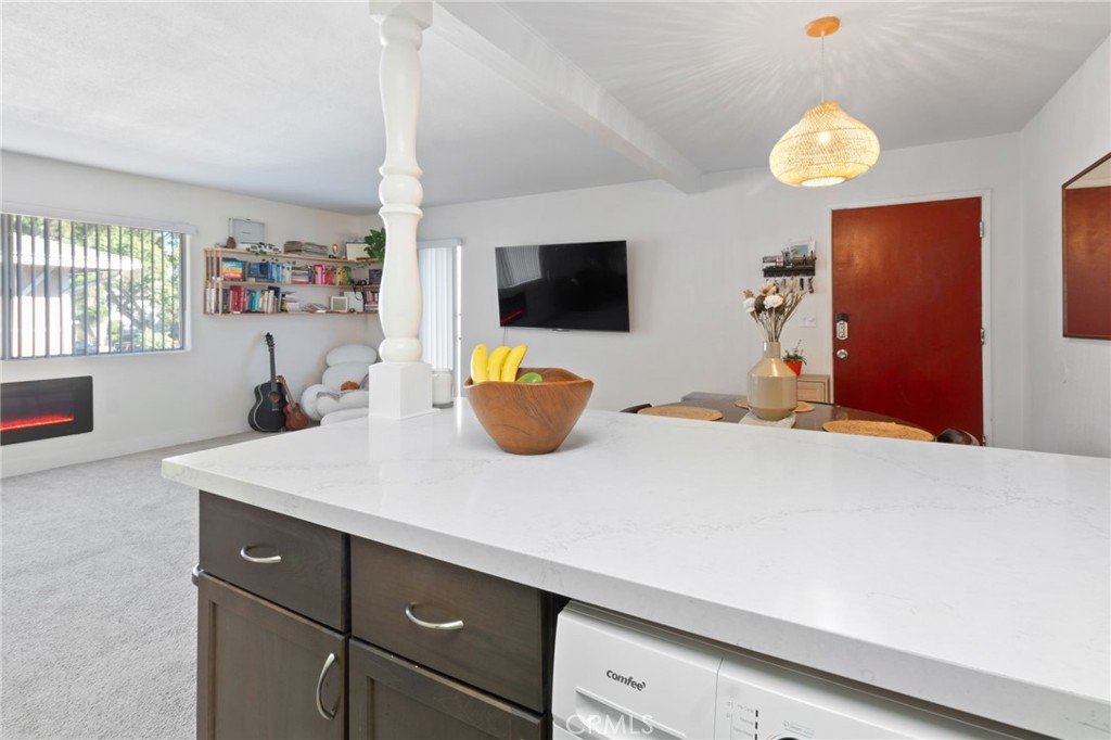 410 N Clark Street D Property Photo 10