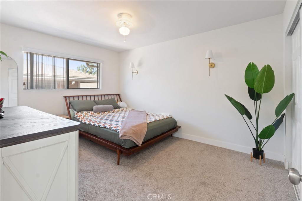 410 N Clark Street D Property Photo 12
