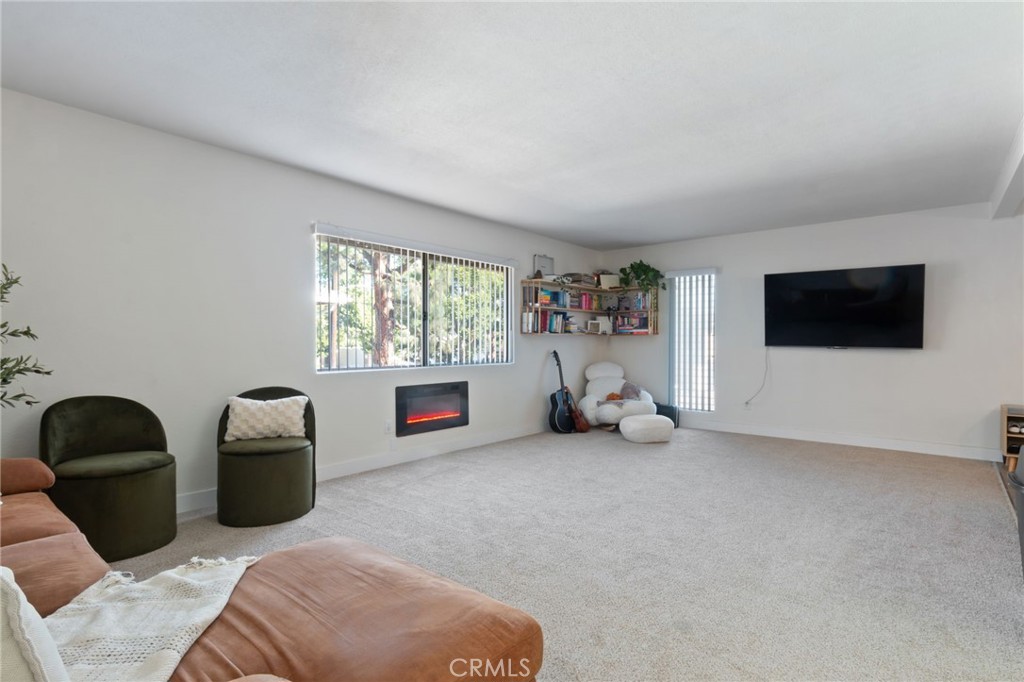 410 N Clark Street D Property Photo 17