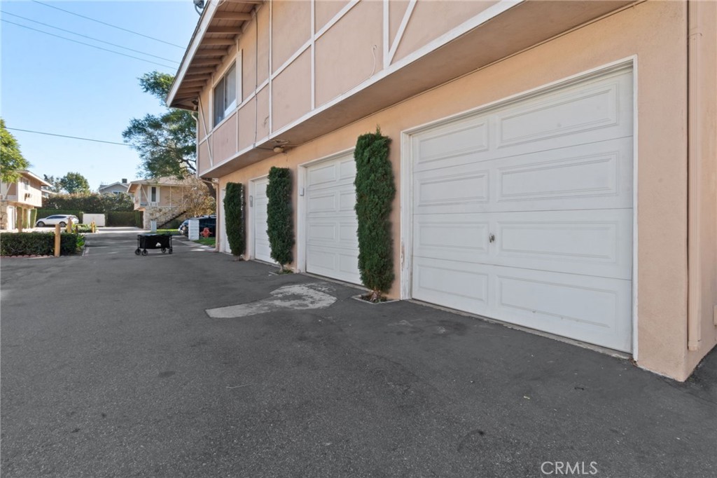410 N Clark Street D Property Photo 19