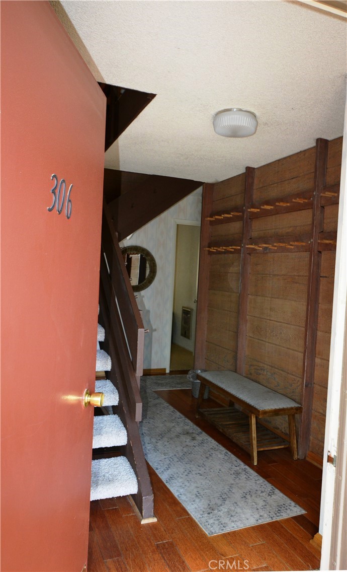 98 Tyrol Lane 306 Property Photo 3
