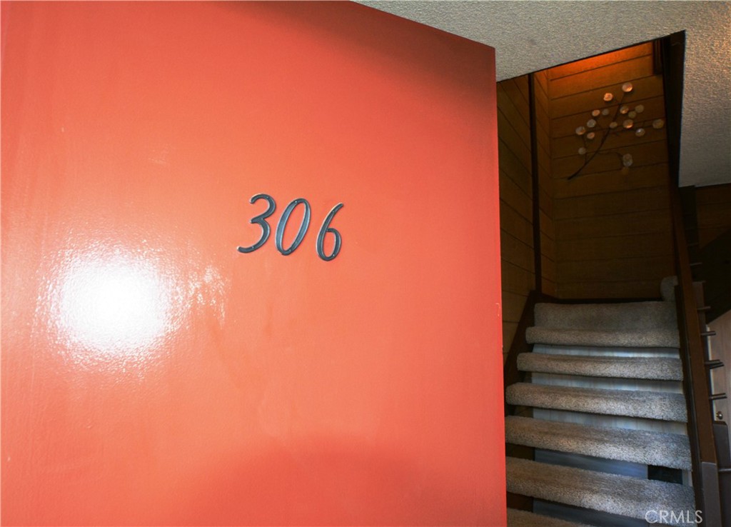 98 Tyrol Lane 306 Property Photo 4