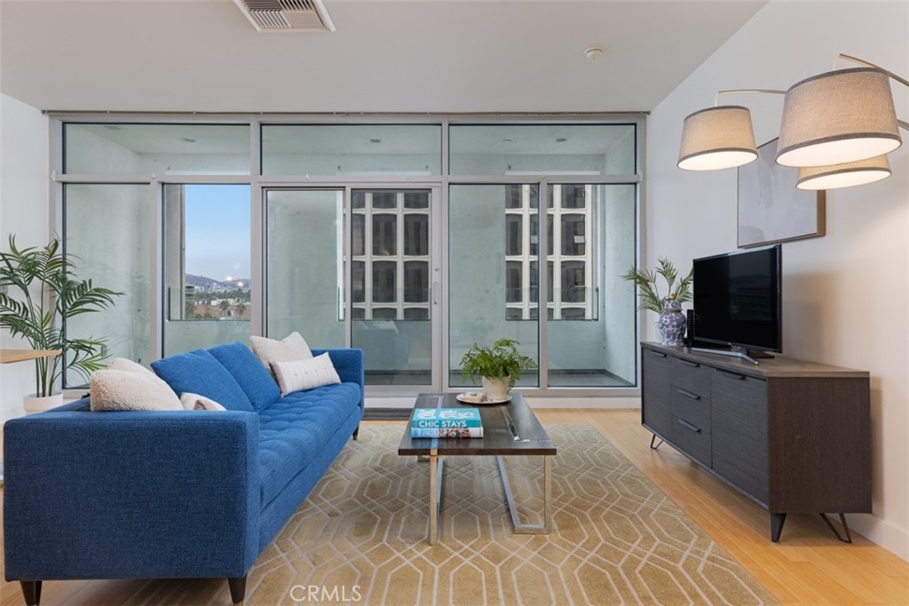3810 Wilshire Boulevard 802 Property Photo 2