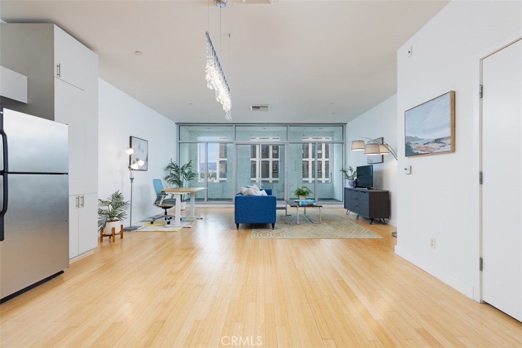 3810 Wilshire Boulevard 802 Property Photo 4