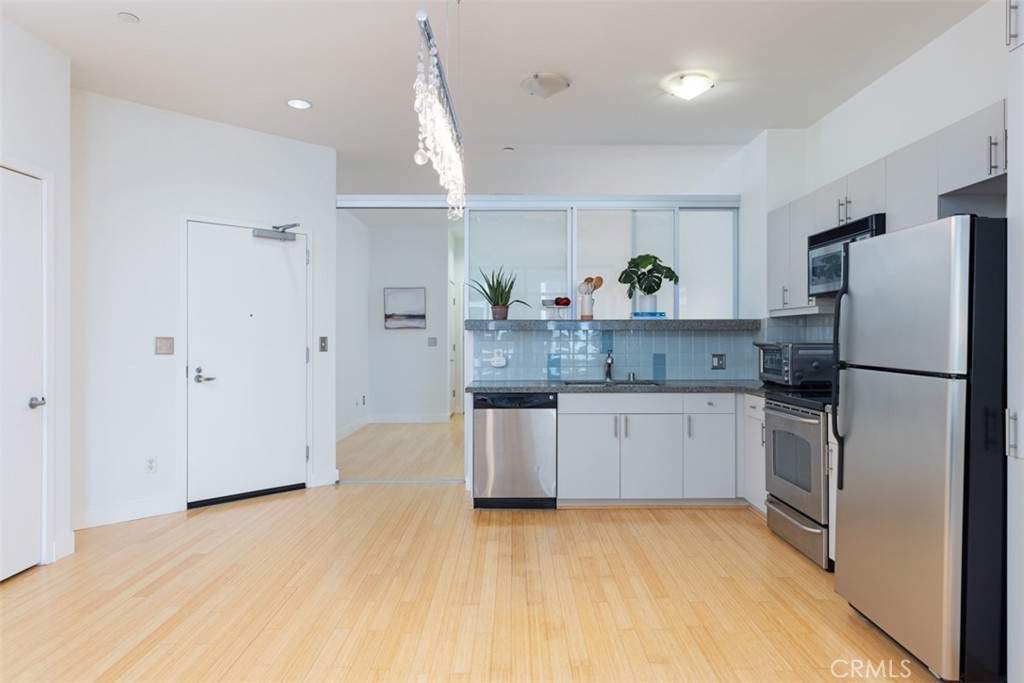 3810 Wilshire Boulevard 802 Property Photo 6