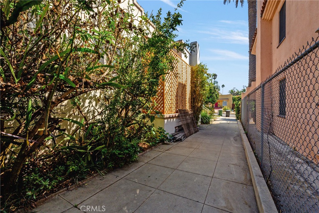 1327 Meadowbrook Avenue Property Photo 18