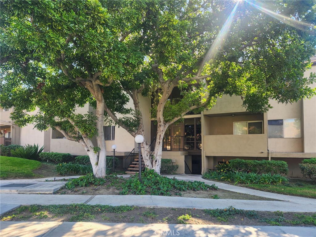 278 N Wilshire Avenue 303 Property Photo 1