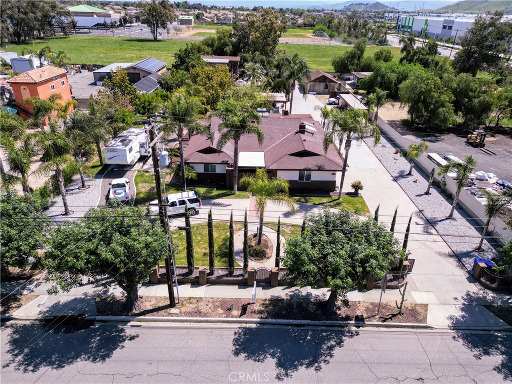 10881 Oleander Avenue Property Photo 2