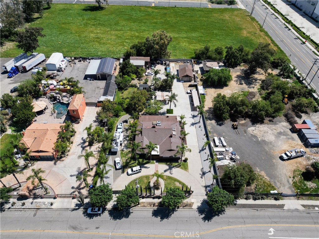 10881 Oleander Avenue Property Photo 3