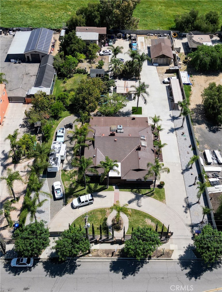 10881 Oleander Avenue Property Photo 4