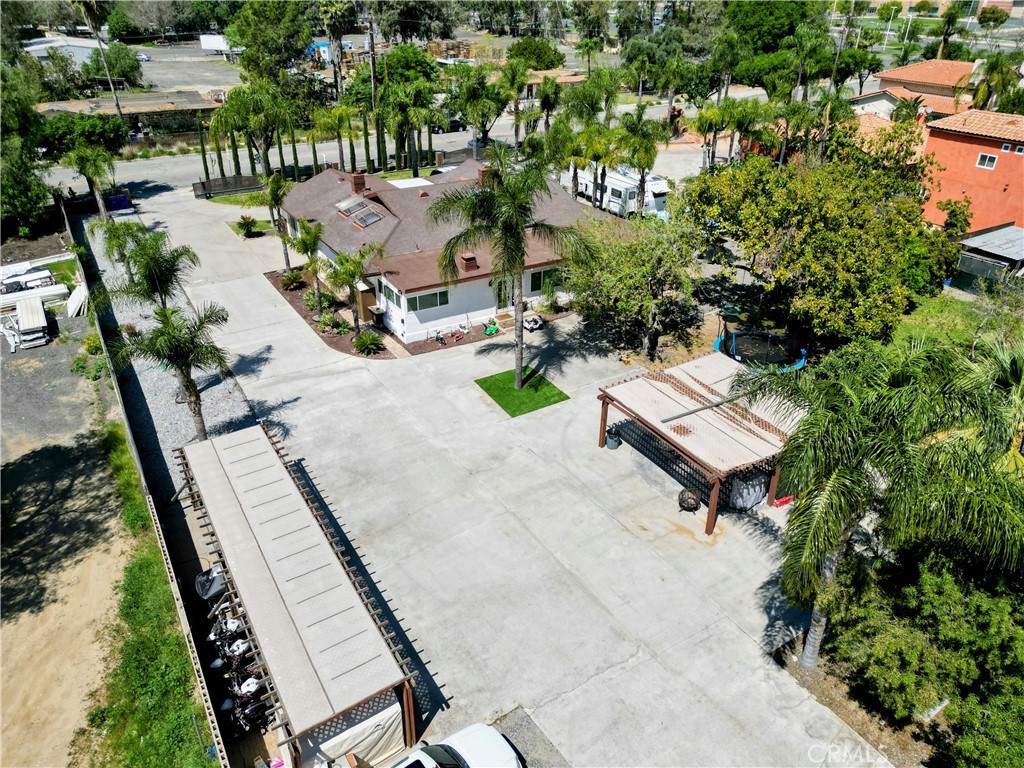 10881 Oleander Avenue Property Photo 7