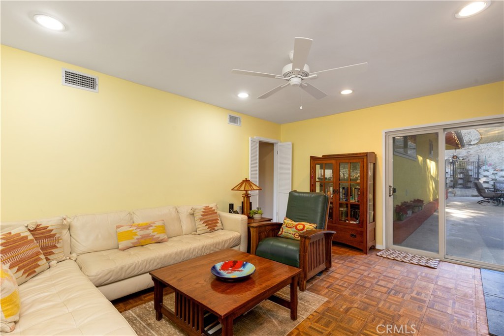 2541 Sleepy Hollow Drive Property Photo 8