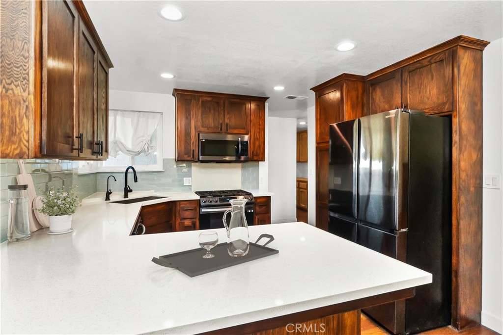 8836 Redwood Boulevard Property Photo 2