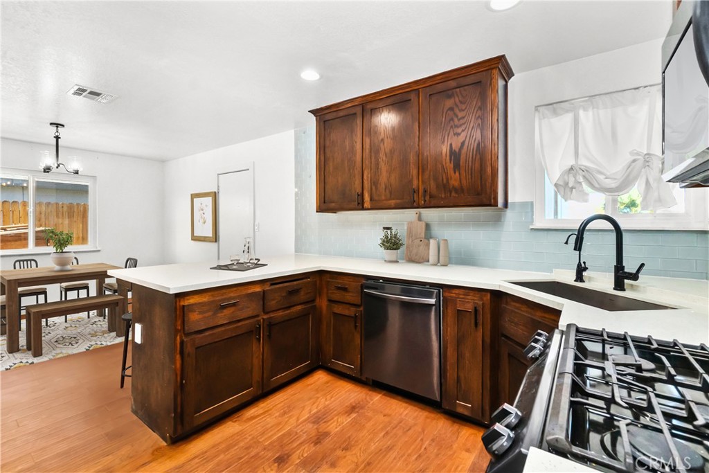 8836 Redwood Boulevard Property Photo 3