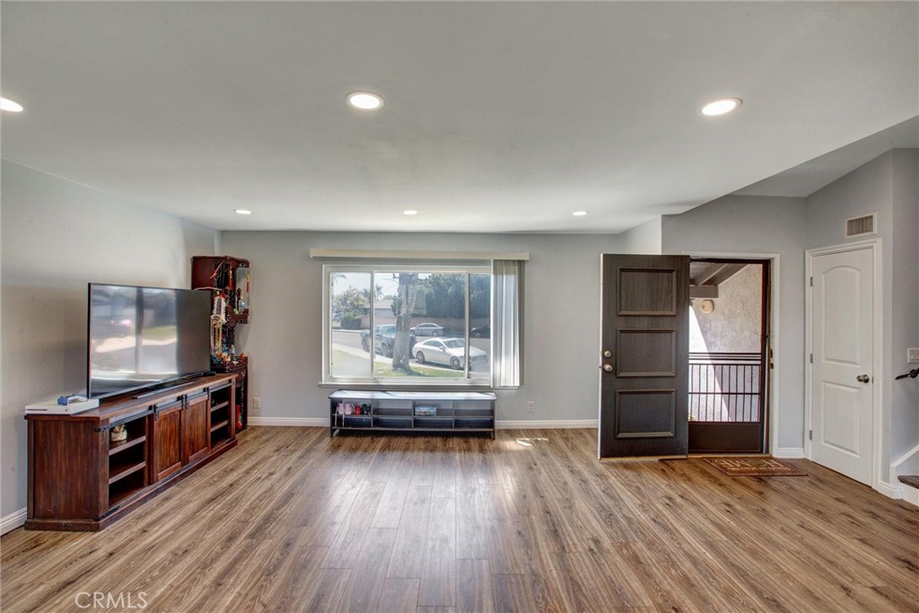 976 Airedale Court Property Photo 13