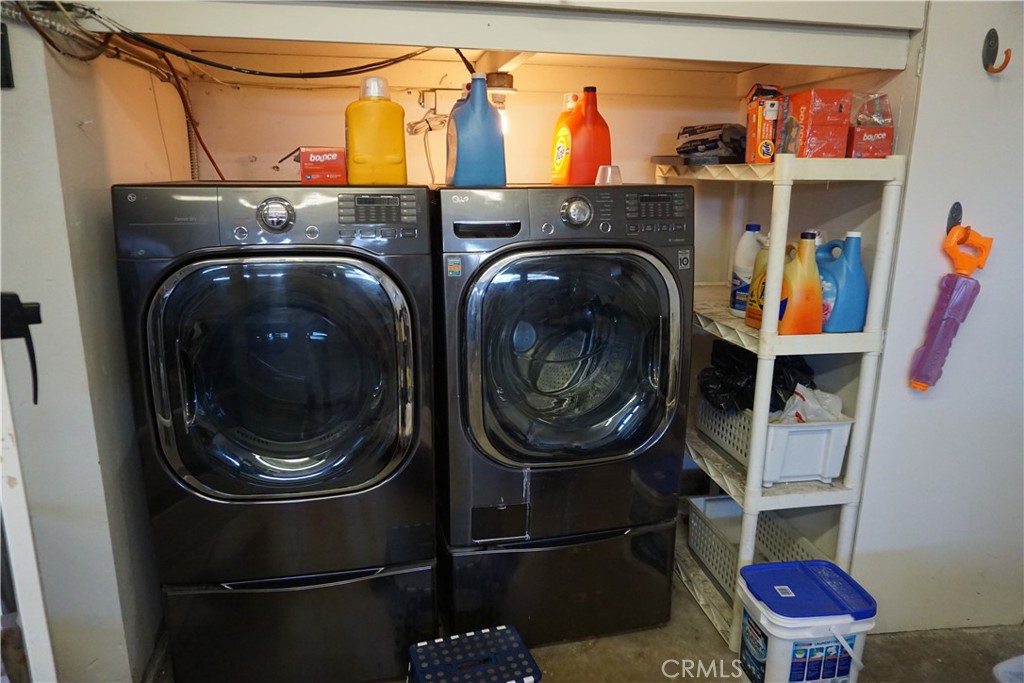 976 Airedale Court Property Photo 41