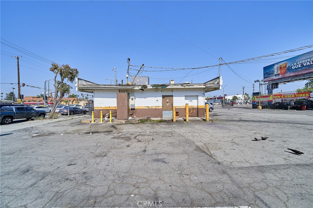 7205 S Vermont Avenue Property Photo 7