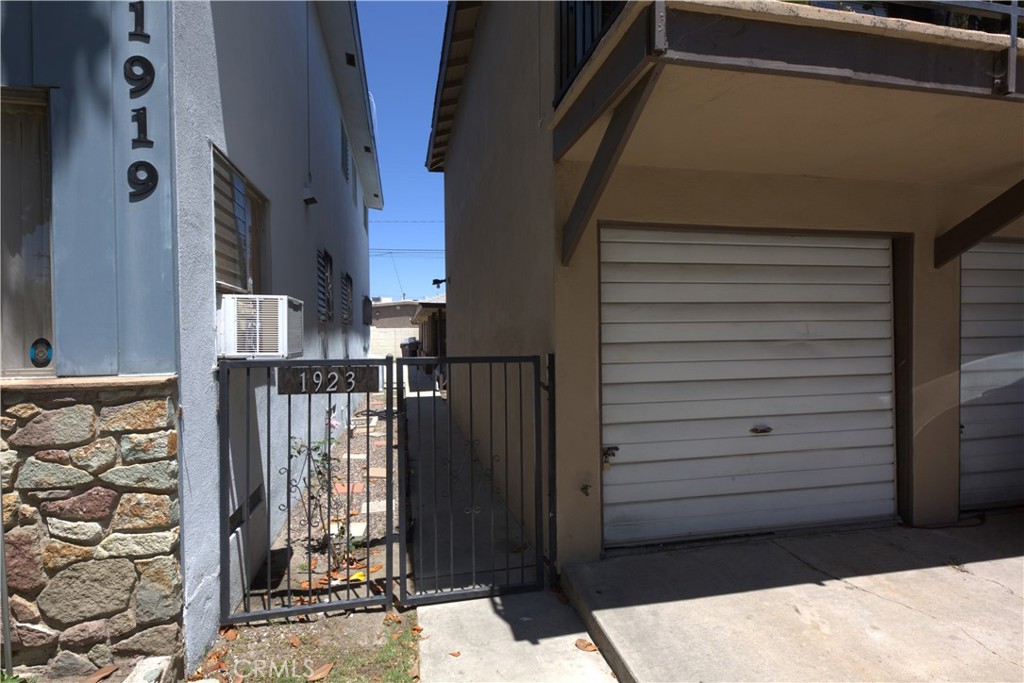 1921 E Washington Street Property Photo 6