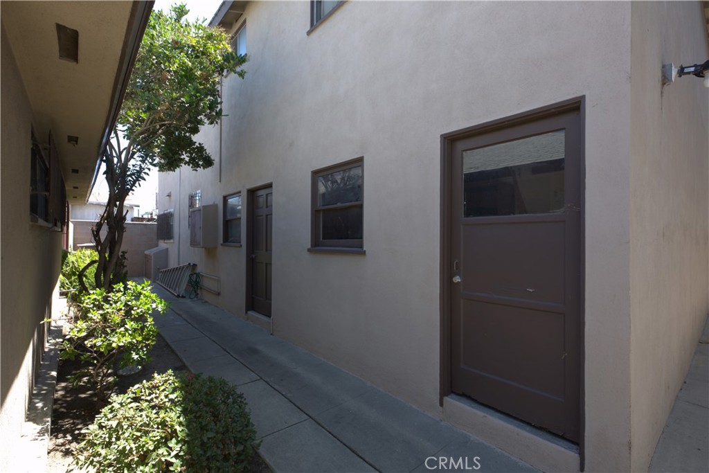 1921 E Washington Street Property Photo 9