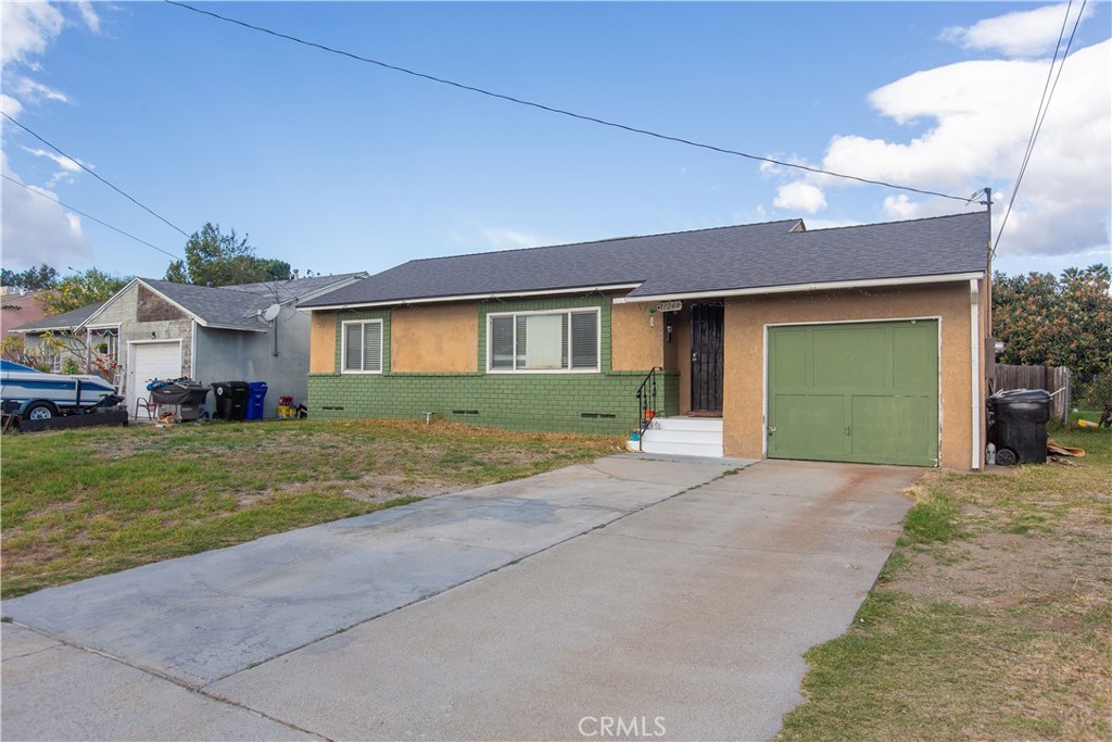 17248 Seville Avenue Property Photo 3